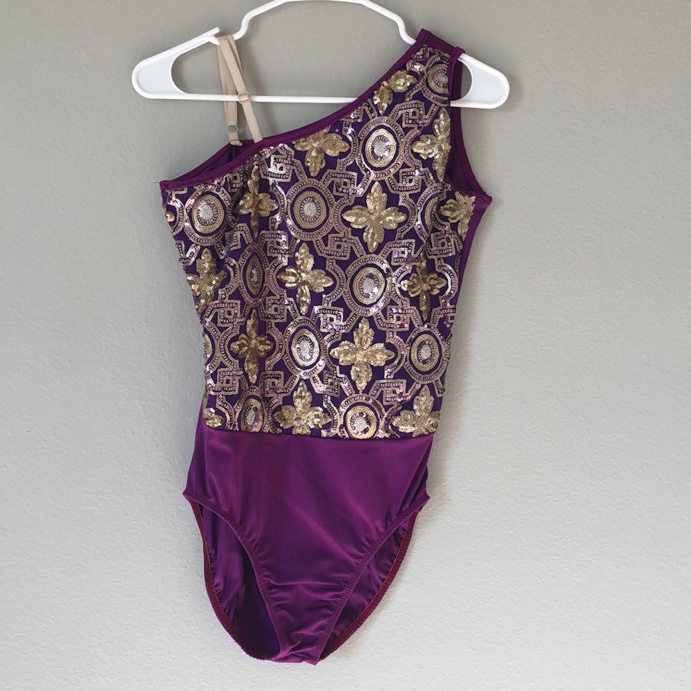 Dance costume with accessories